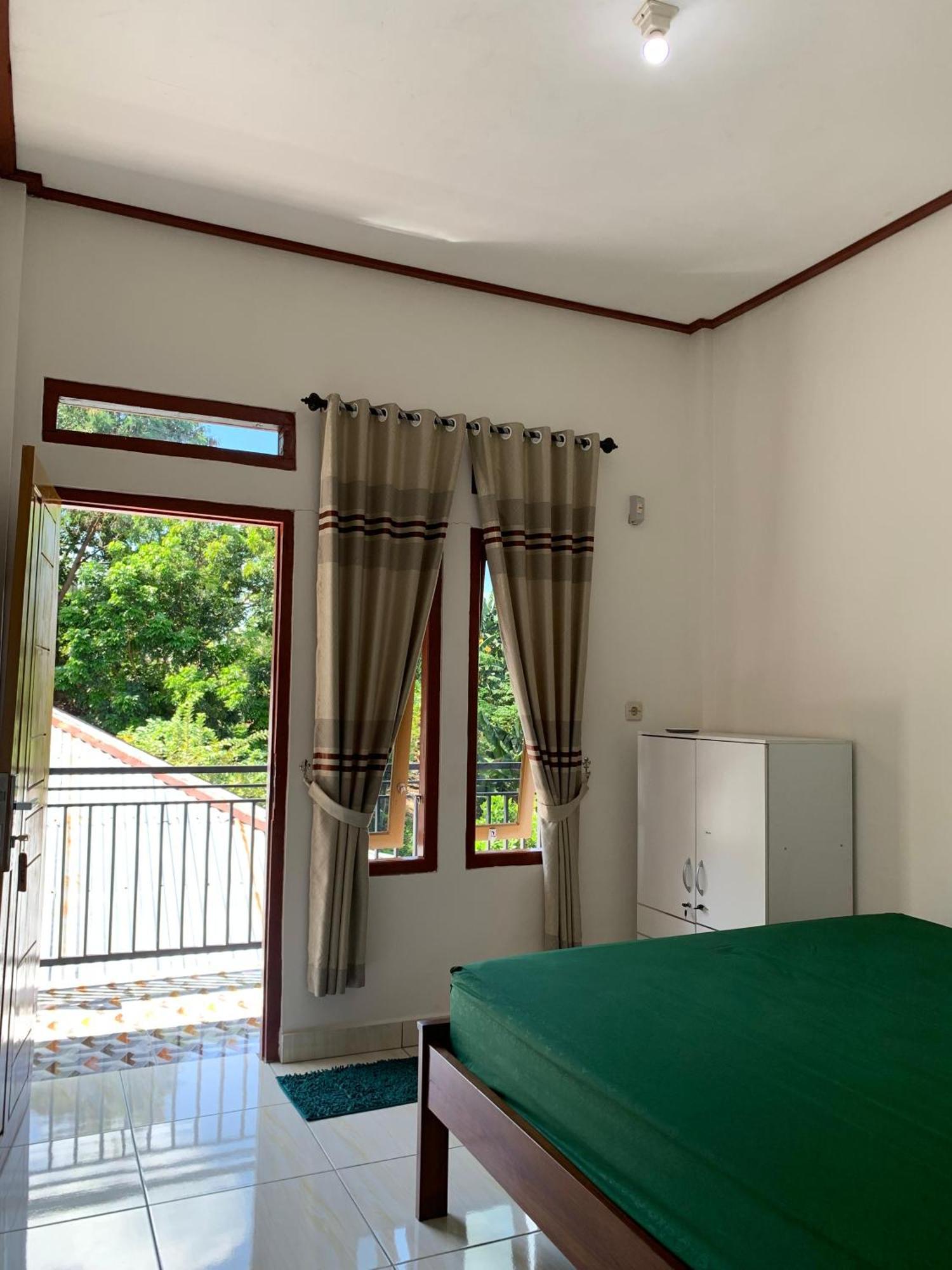 Bertus Guesthouse Labuan Bajo Extérieur photo