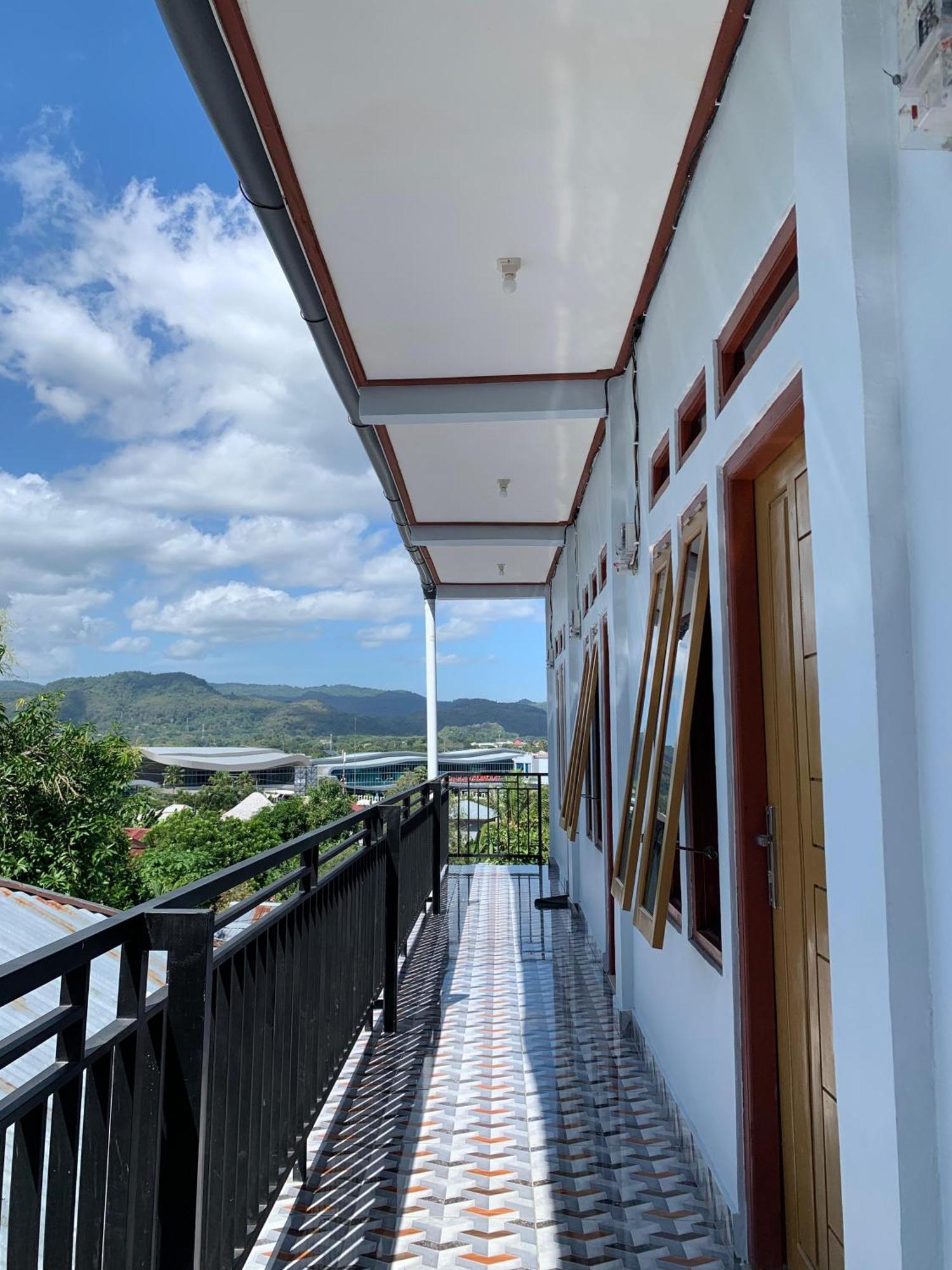 Bertus Guesthouse Labuan Bajo Extérieur photo
